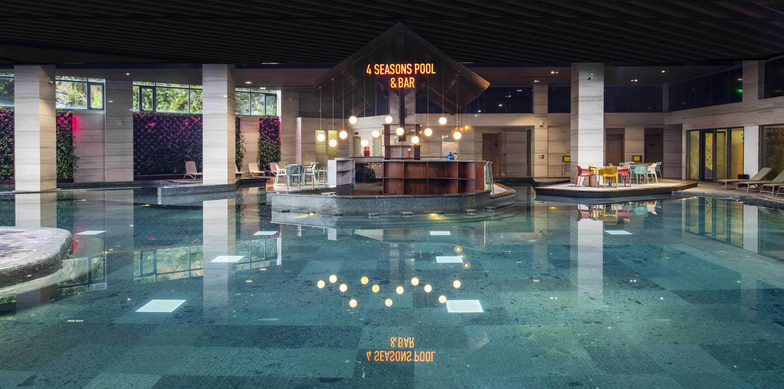 4 Seasons PoolBar 2 scaled