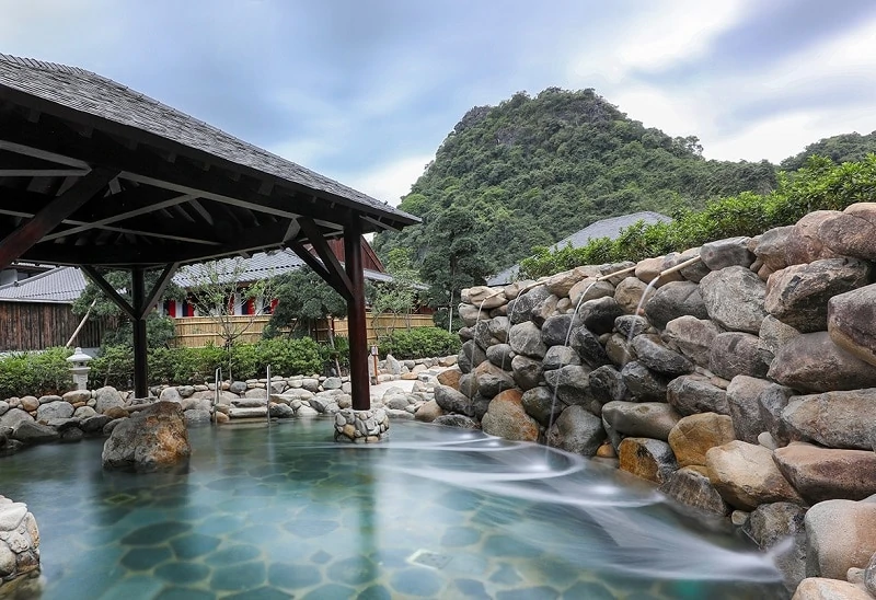 Phân biệt Public Onsen và Private Washitsu: Lựa chọn nào hoàn hảo cho kỳ nghỉ tại Yoko Onsen Quang Hanh? 13 Be tam da Yoko Onsen Quang Hanh 07 2
