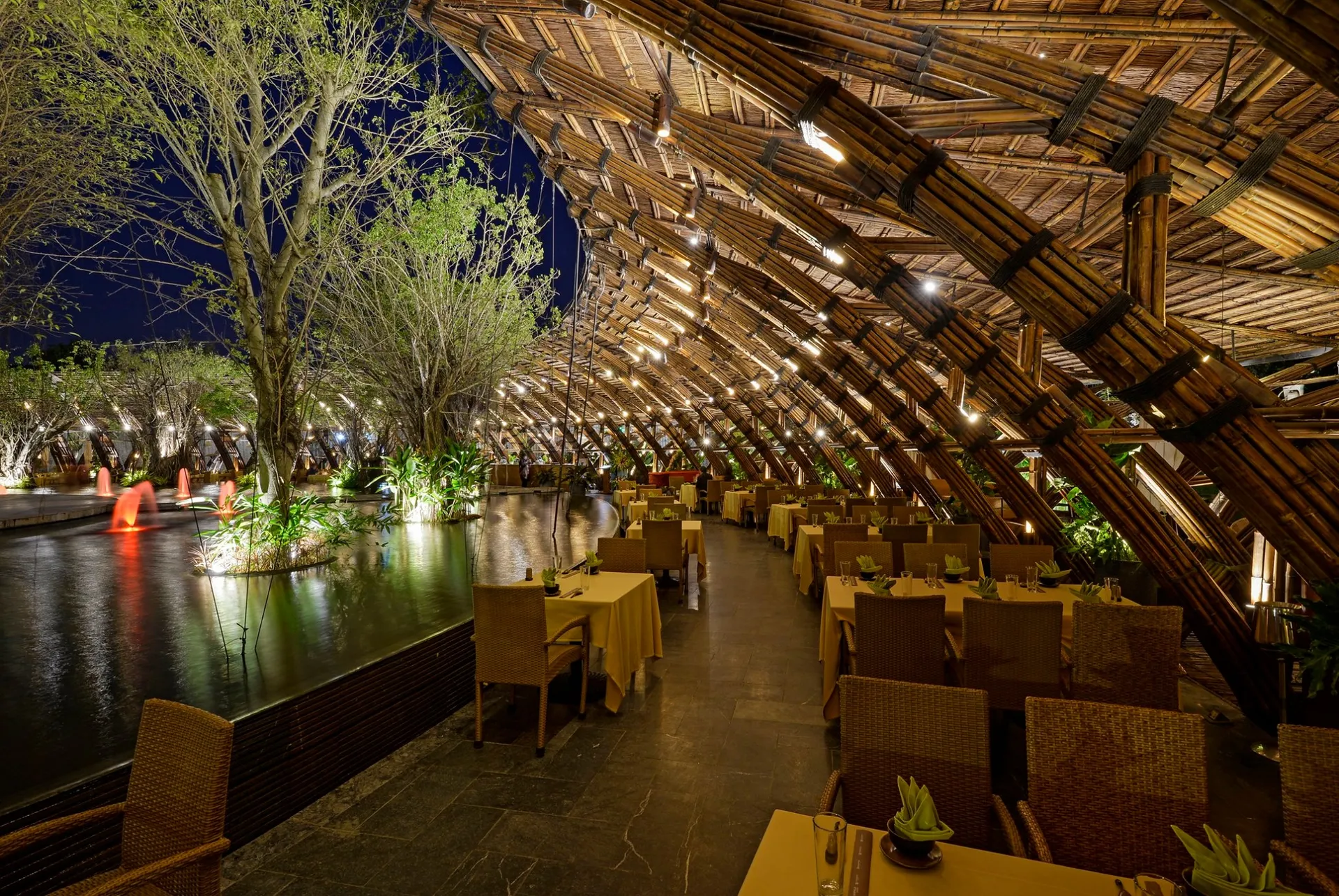 nha hang bamboo wings flamingo dai lai resort 1