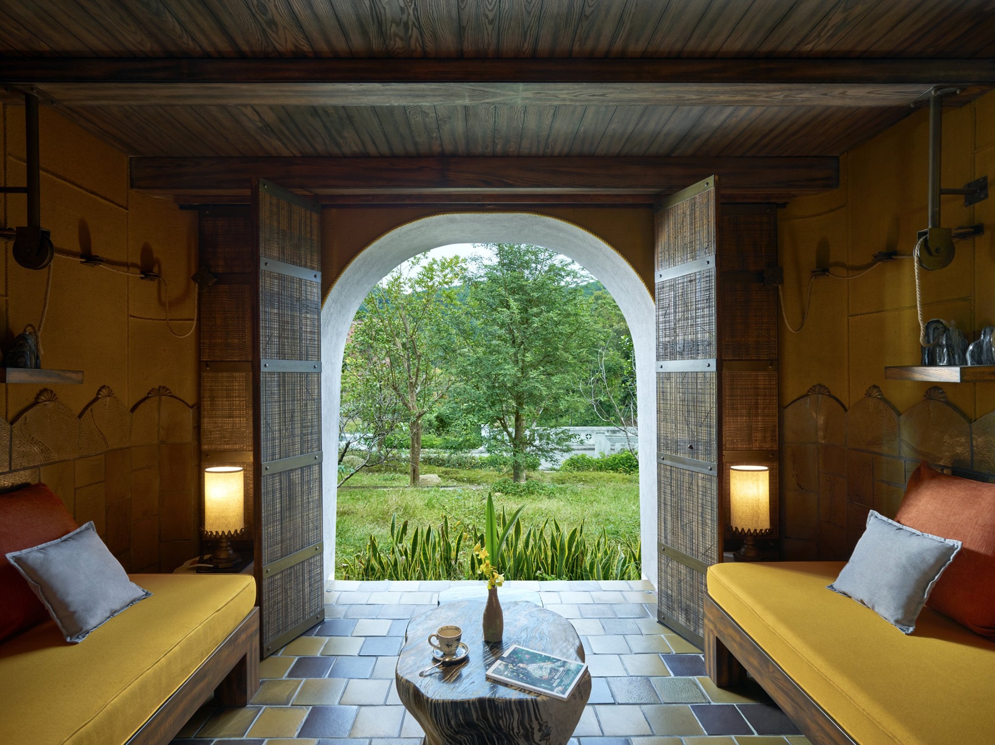Khám phá chi tiết các hạng phòng và giá phòng tại Resort Legacy Yên Tử. 13 Superior