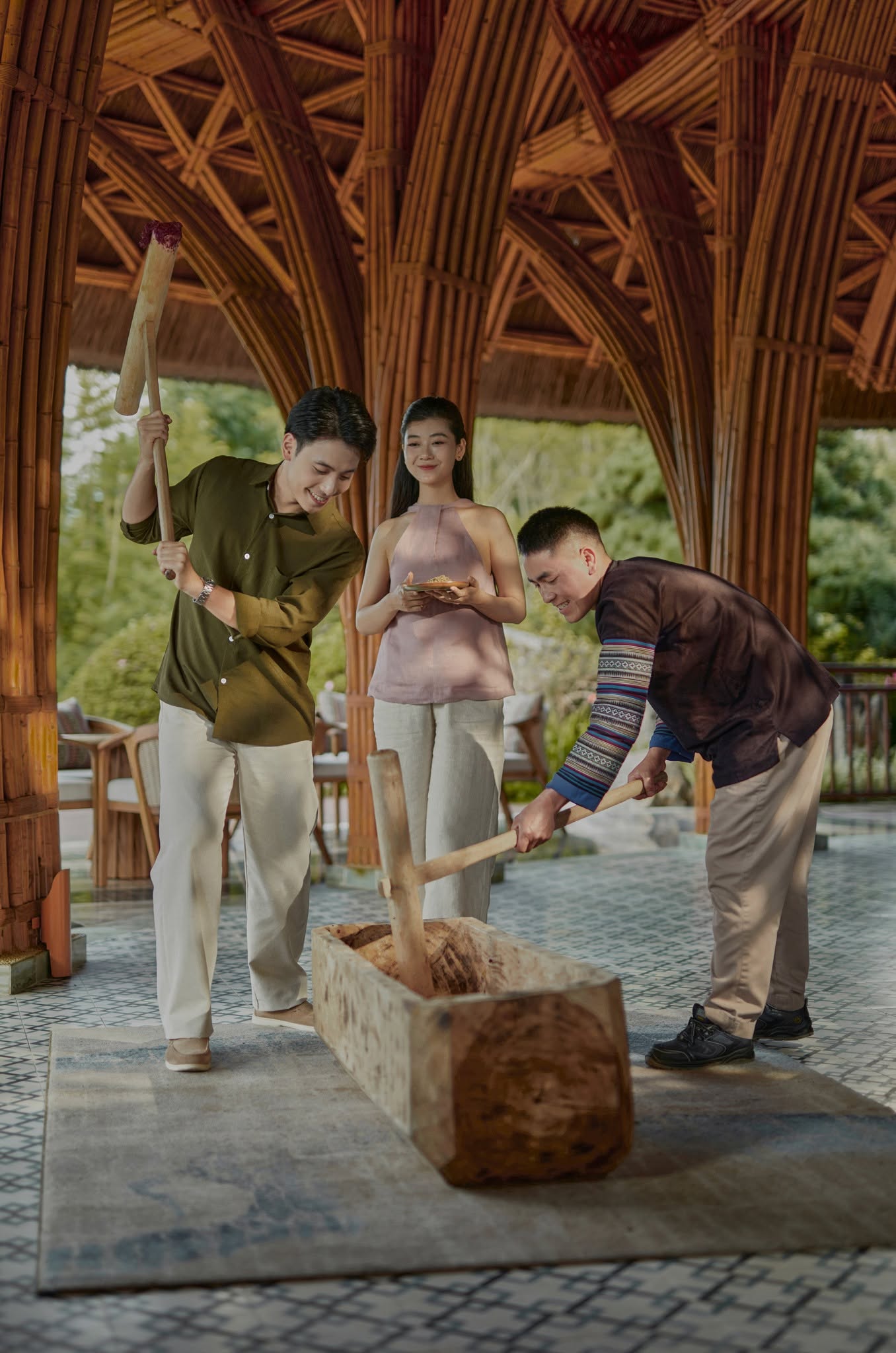 Giải mã điểm độc đáo của nghệ thuật đưa chất liệu tre, gỗ và thổ cẩm H'Mông vào không gian nghỉ dưỡng chuẩn 5 sao tại Resort Garrya Mù Cang Chải 21 600911459 122288339042032512 7616125852978575695 n