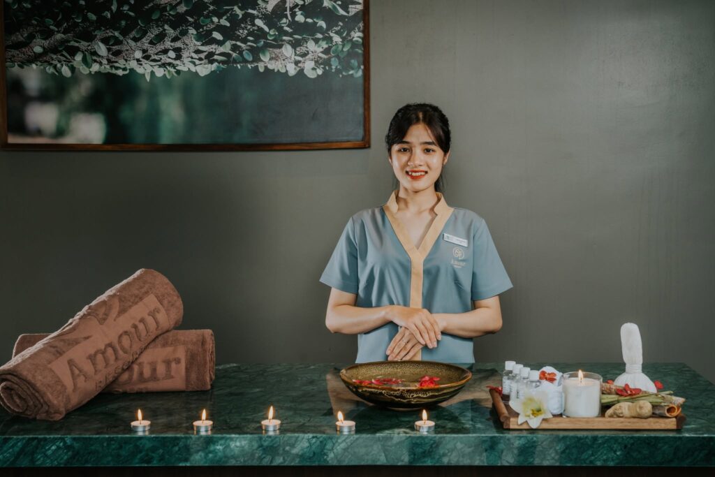 Khám phá chu trình Wellness khép kín: Trải nghiệm thủy liệu, tắm lá thuốc và xông hơi đá muối tại Amour Ba Vì