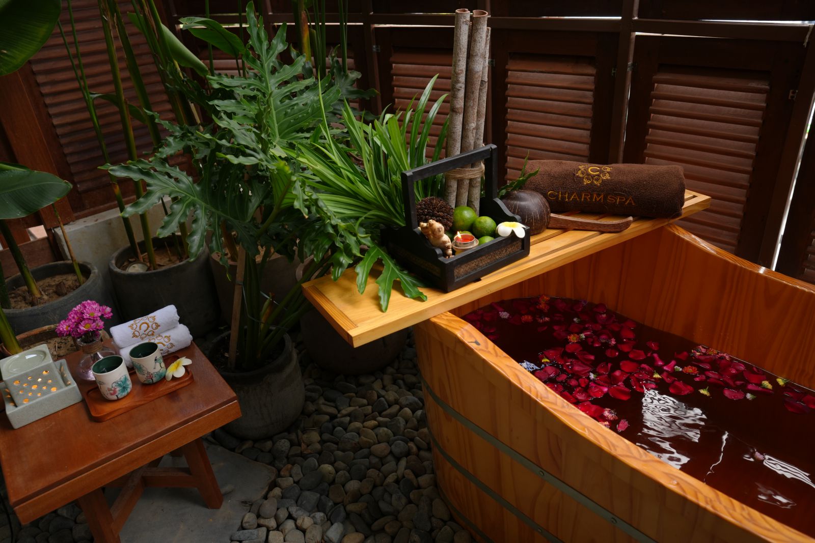 Tắm lá thuốc của người Dao đỏ tại Garrya Mù Cang Chải: Trải nghiệm thải độc sâu giữa mây ngàn 12 bon ngam la dao do nha trang