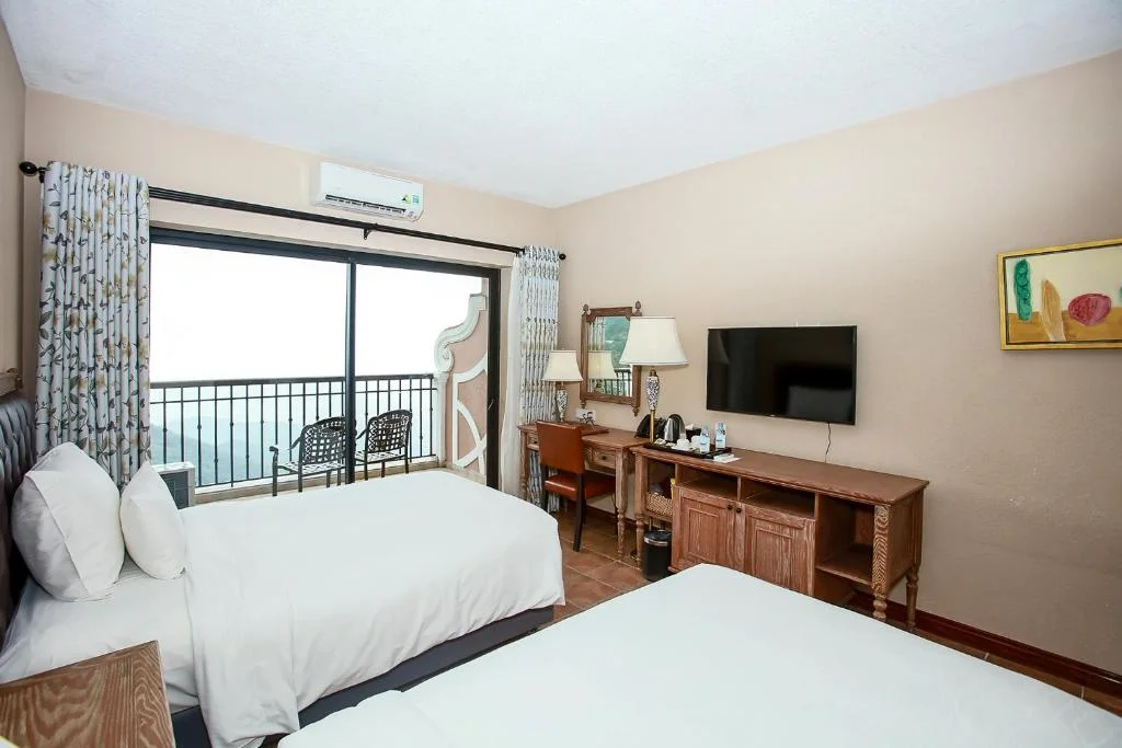 hang-phong-deluxe-mountain-view-san-may-ngay-tai-ban-cong