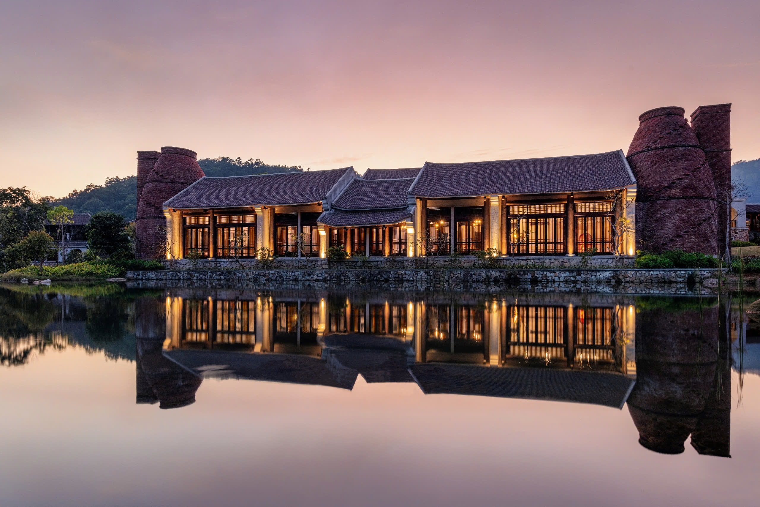 Cẩm nang oanh tạc các tọa độ ăn uống , vui chơi và check in quanh resorst Legacy Yên 24 kien-truc-cung-dinh