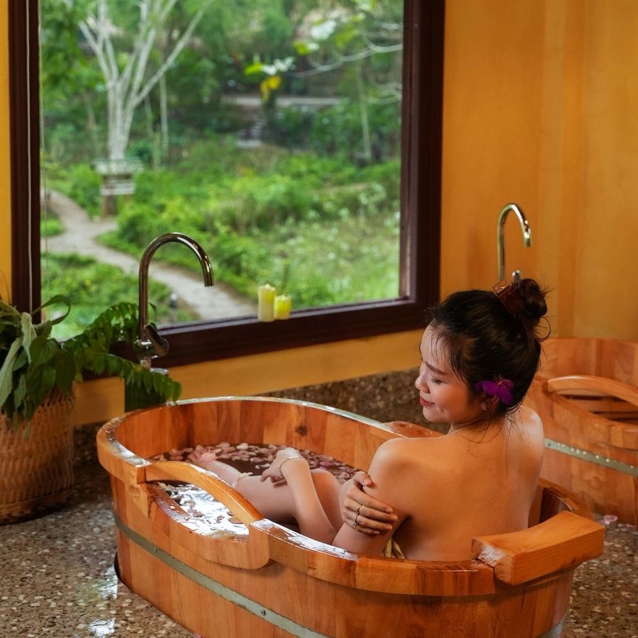 Khám phá chu trình Wellness khép kín: Trải nghiệm thủy liệu, tắm lá thuốc và xông hơi đá muối tại Amour Ba Vì 16 tam la thuoc nguoi dao do ivivu 1