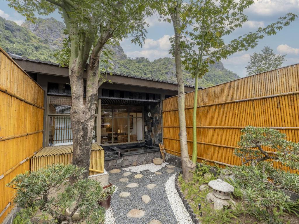 Thời gian Check-in/Check-out tại resort Hilton onsen quang hanh và những lưu ý quan trọng khi nhận phòng 12 Resort-Hilton-onsen-quang-hanh