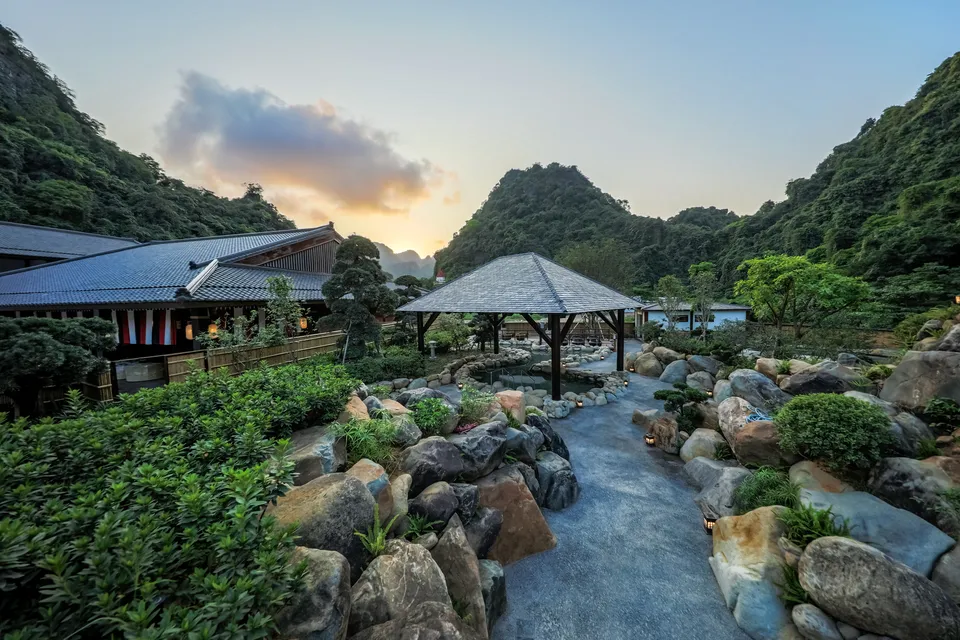 hilton quang hanh onsen resort onsen area bxf5x 960x640 1