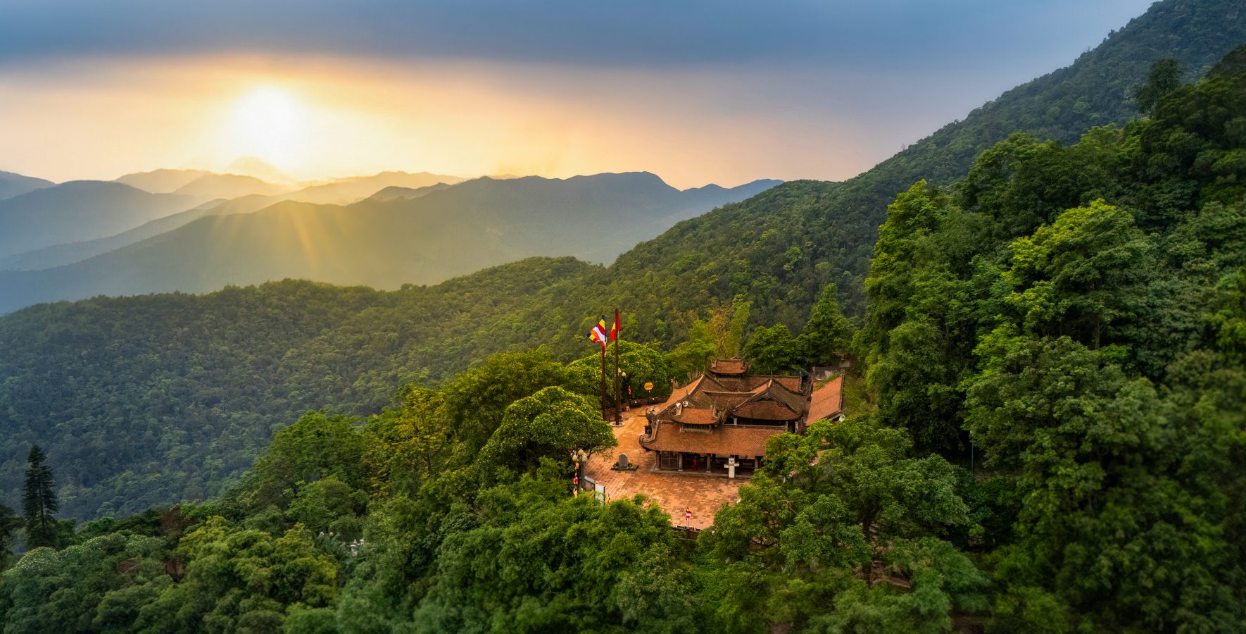 Khu Nghỉ Dưỡng Legacy Yên Tử: Trải nghiệm săn bình minh trên đỉnh núi thiêng Yên Tử vào mùa thu đông 15 chua-hoa-yen